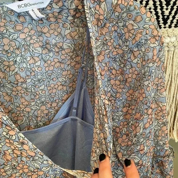 BCBGENERATION FLORAL LINED MINI DRESS 3/4 SLEEVES - Picture 6 of 7